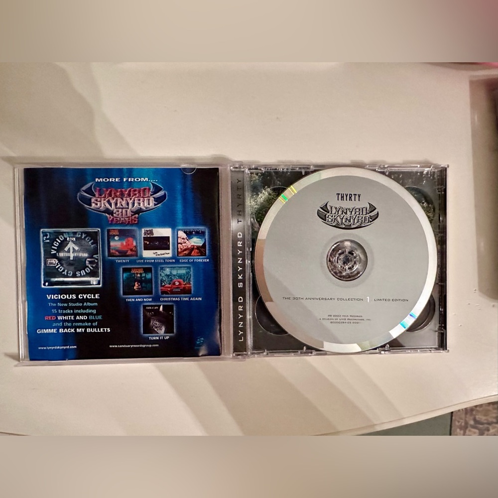 Lynyrd Skynyrd - Thyrty: The 30th Anniversary Collection - Limited Edition 2 CD - Picture 4 of 5